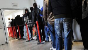 el desempleo supera los tres millones de personas – DW – 29/08/2025