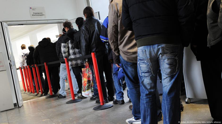 el desempleo supera los tres millones de personas – DW – 29/08/2025