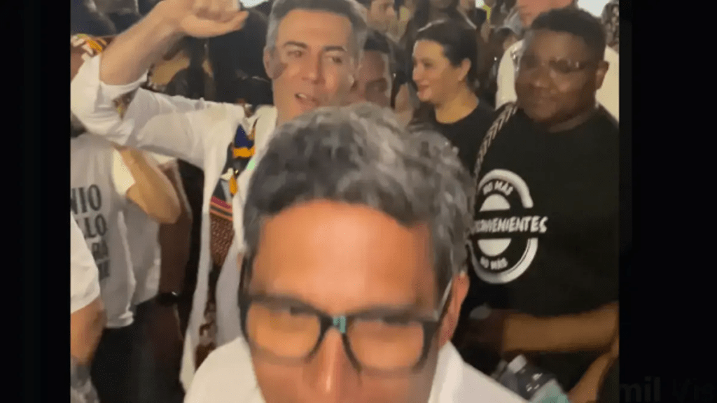 el exalcalde de Medellín y precandidato presidencial dijo que sigue con su campaña
