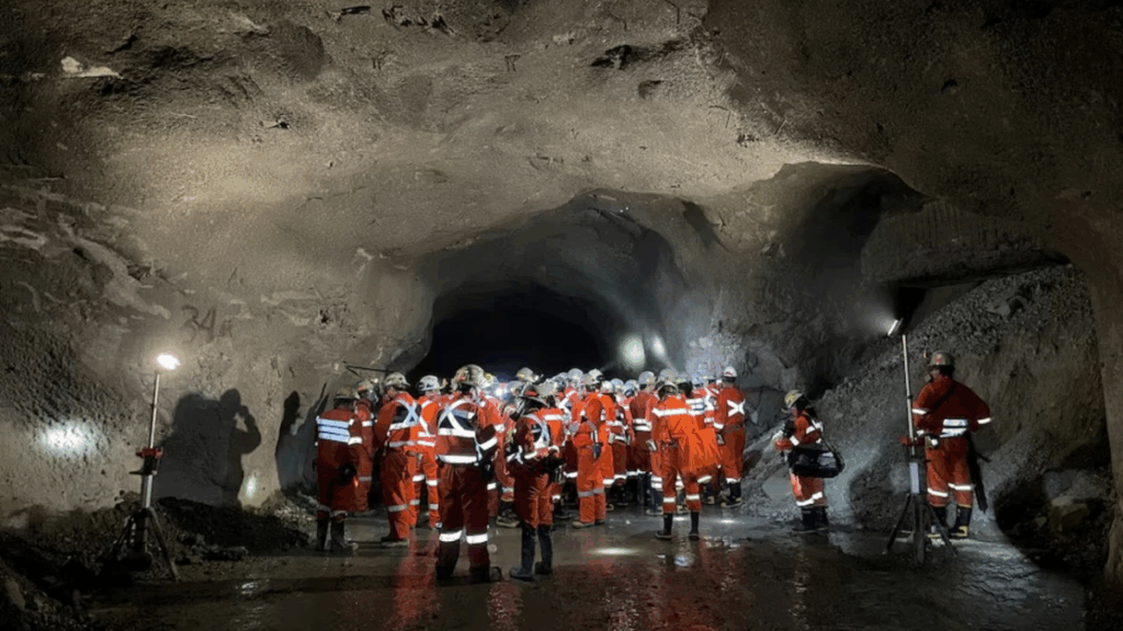 encontraron el cuerpo sin vida de uno de los cinco mineros atrapados en El Teniente