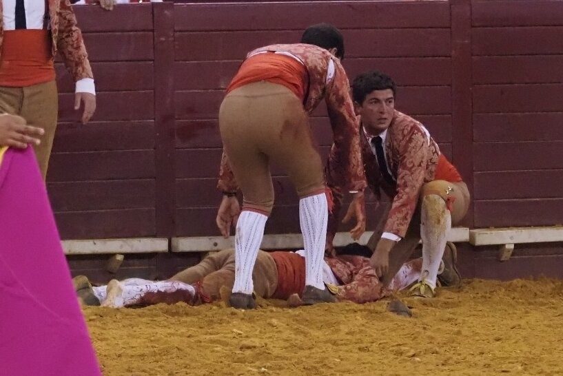 joven murió corneado por un toro en su primera corrida