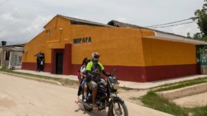 la historia que empezó con un hueso y un profesor de colegio pueblo del Atlántico