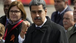 «¡Misiles y fusiles para la clase obrera». Maduro convoca a las milicias ante la cercanía de tres destructores norteamericanos al mar venezolano | elperiodico.com