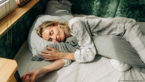 ¿Problemas para dormir? Cómo conciliar el sueño naturalmente – DW – 15/08/2025