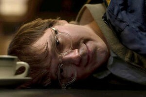 ¿Te diste cuenta? Riddler de The Batman utilizó un objeto que llevó Jim Carrey hace 30 años en Batman Forever