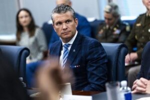 «Maduro tiene muchas decisiones que tomar», advierte Hegseth, secretario de Guerra de EEUU