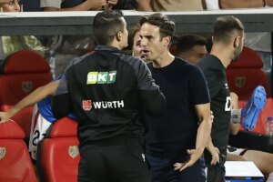 A la nueva cúpula arbitral le estalla la polémica con dos fallos graves del VAR en 24 horas: «No se puede estar cinco minutos con VAR y cinco sin él» | LaLiga EA Sports 2025 | elmundo.es