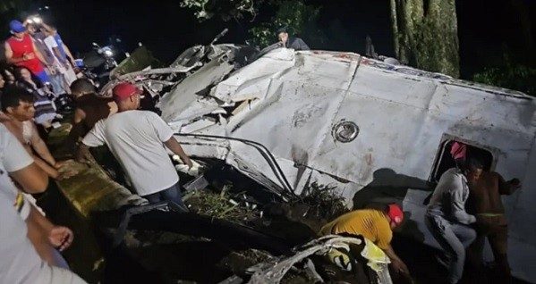 Accidente vía a Choroní deja un muerto y 25 heridos