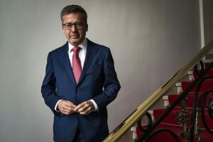 Alcalde de Lisboa admitió ser responsable político del descarrilamiento mortal de un funicular – AlbertoNews