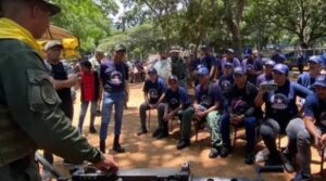 Alcaldía de Caracas instruyó manejo de armas a sus trabajadores