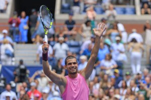 Alcaraz pone la directa hacia semifinales del US Open | europapress.es