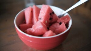 Ana Luzón, nutricionista desmiente un mito sobre esta fruta del verano: «No existe evidencia científica»