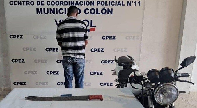 Ataca con un machete a su exmujer y a su pareja en Colón
