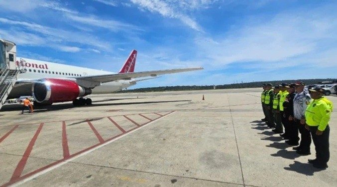 Aterriza nuevo vuelo de migrantes provenientes de Texas