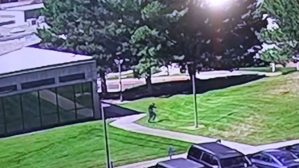 Autoridades comparten nuevo video del sospechoso de asesinar a Charlie Kirk y siguen pidiendo ayuda ciudadana para capturarlo - AlbertoNews