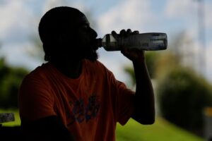 Bebidas azucaradas, una amenaza dulce: El calor aumenta su consumo en EE.UU. – AlbertoNews