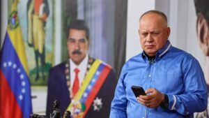 Cabello señala a primera ministra de Trinidad por ataque de EEUU a lancha que salió de Venezuela