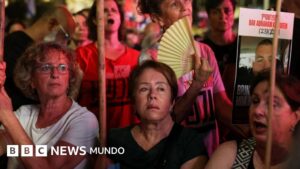 “Cada vez que estamos cerca de un acuerdo lo sabotea”: los familiares de los israelíes secuestrados acusan a Netanyahu de ser un obstáculo para el regreso de sus seres queridos