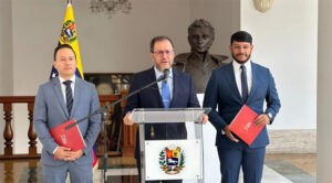 Canciller Gil denuncia que EEUU aborda de manera «ilegal» una embarcación venezolana