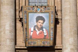 Carlo Acutis, «patrón de Internet», es el primer santo milenial