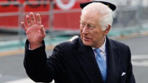 Carlos III y su hijo Enrique toman el té en su primera reunión en 19 meses | elperiodico.com