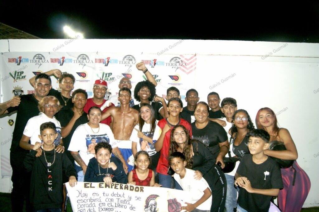 César Pichardo debutó con nocaut en el boxeo profesional