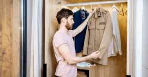 Chamo que se quería ver old money revisó el clóset del abuelo y consiguió uniforme de miliciano – El Chigüire Bipolar