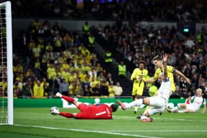 Champions: Luiz Júnior estropea el regreso del Villarreal a la Champions | Champions League 2025 | elmundo.es