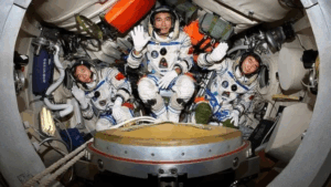 China lanza la primera lavadora espacial sin agua: revolución en órbita