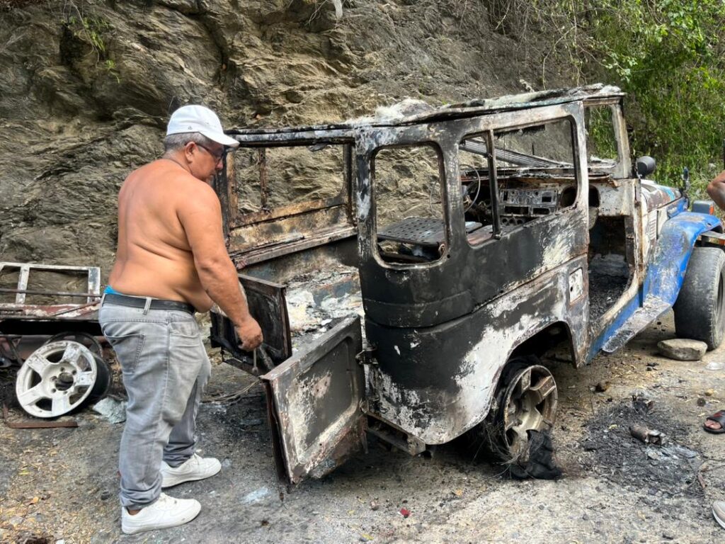 Chofer pierde sus carros por incendio