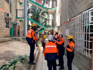 Colapso de estructura en un edificio en Guatire dejó 13 lesionados