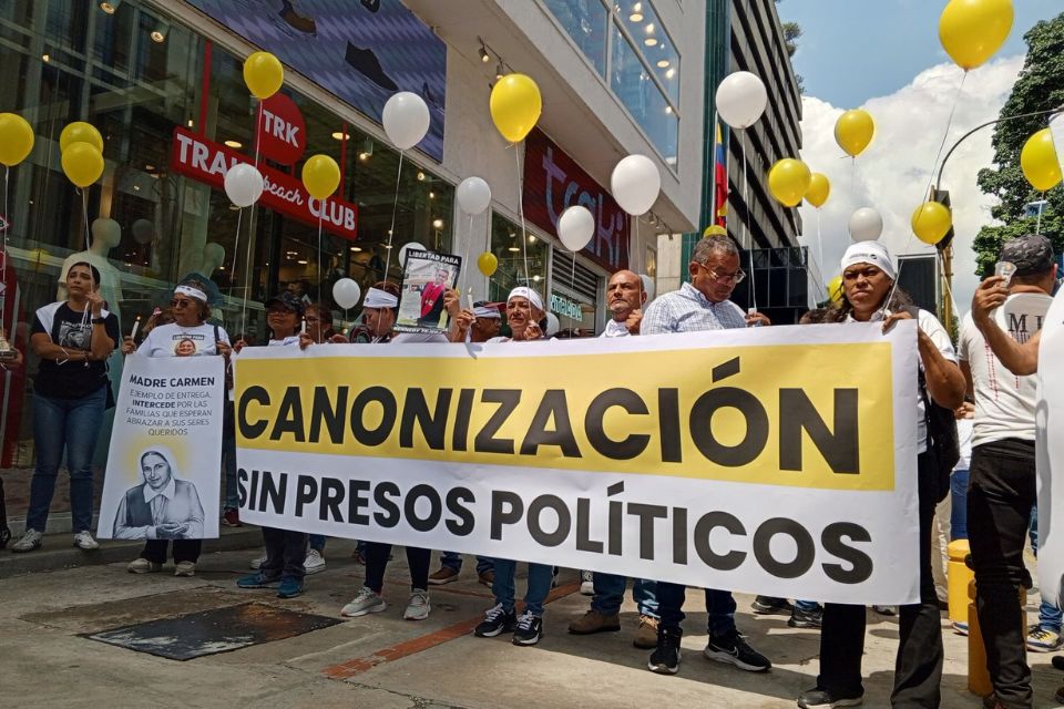 Comité pide apoyo a Italia para lograr una "canonización sin presos políticos"