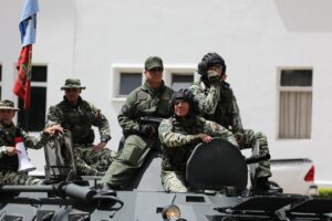 Con Padrino López a la cabeza, la Fanb desempolvó sus tanques y los sacó a pasear por Caracas (VIDEO)