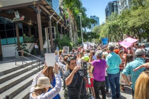 Congresistas demócratas acusan a Trump de «traicionar» a venezolanos por el fin del TPS