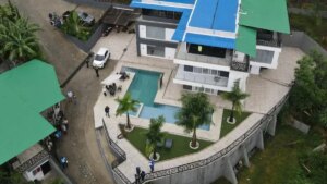 Consecuencias para invasor de terreno del tamaño del estadio Pascual Guerrero: no había cambuches, sino mansión con jacuzzi y piscina en Cali