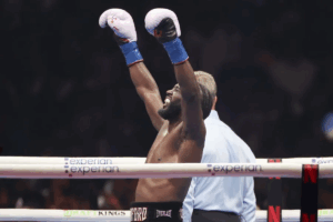 Crawford le arrebató a ‘Canelo’ Álvarez sus títulos mundiales de boxeo