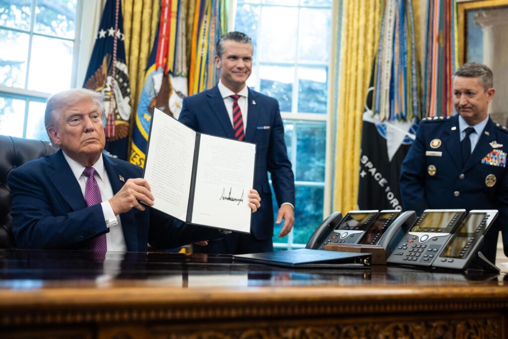 De Departamento de Defensa a "de Guerra": ¿qué implica la orden que firmó Trump para cambiar el nombre al Pentágono? - AlbertoNews