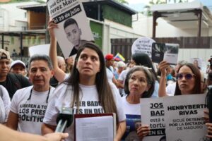 Denuncian intento de arresto de Andreina Baduel tras protesta a favor de presos políticos