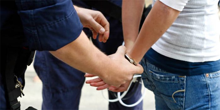 Detienen a tres hombres en Colón y Mara por violencia contra la mujer