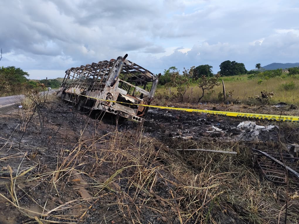 Diez muertos y 18 heridos es el saldo de vuelco e incendio de bus en Bolívar