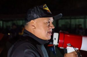 Diosdado Cabello se trasnochó de nuevo para inyectar «resistencia revolucionaria» con un megáfono