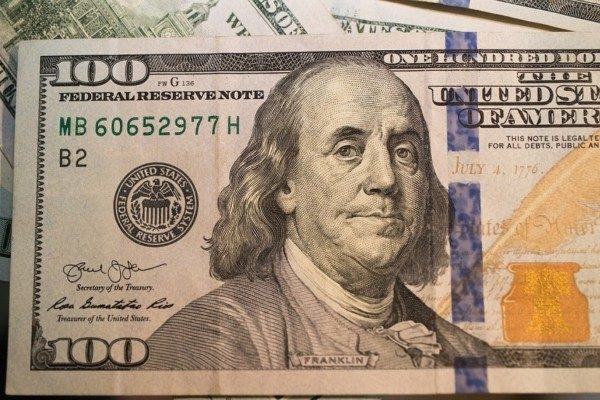 Dólar paralelo en Bolivia se desploma por expectativa de cambio de gobierno
