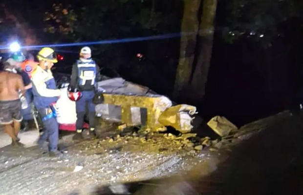 Dos muertos y más de 20 heridos por volcamiento de autobús en carretera de Choroní