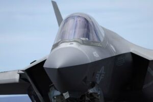 EEUU despliega aviones de combate en el Caribe en medio de tensión con Venezuela