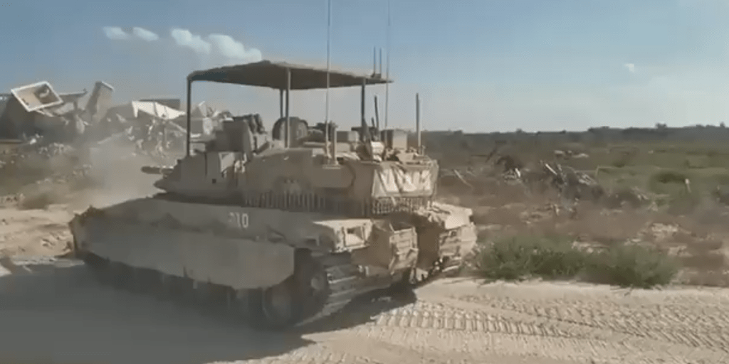 El Ejército israelí intensifica su avance en Gaza con la entrada de más tanques