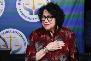 El Supremo de EEUU permite arrestos de migrantes basados en prejuicios raciales o sin causa en Los Ángeles tras un recurso de Trump | elmundo.es