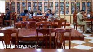 El Talibán prohíbe los libros escritos por mujeres en las universidades de Afganistán