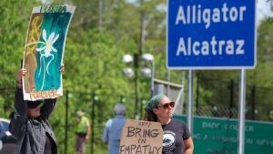 El centro de detención de inmigrantes ‘Alligator Alcatraz’ seguirá abierto tras el revés judicial a los ambientalistas | elperiodico.com