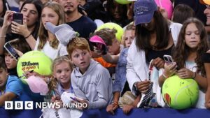 El hombre que causó indignación al arrebatarle una gorra a un niño en el Abierto de EE.UU. de tenis se disculpa