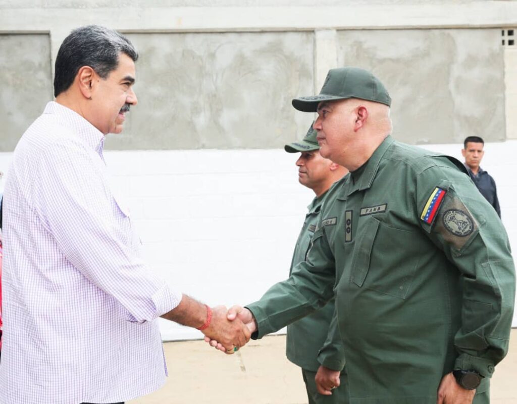 El motivo por el que Maduro ordenó a la Fanb llevar armas a comunidades este #20Sep